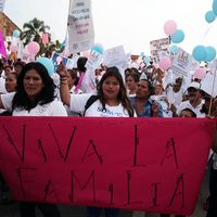 Obispos violaron la ley al marchar contra matrimonio igualitario: especialistas