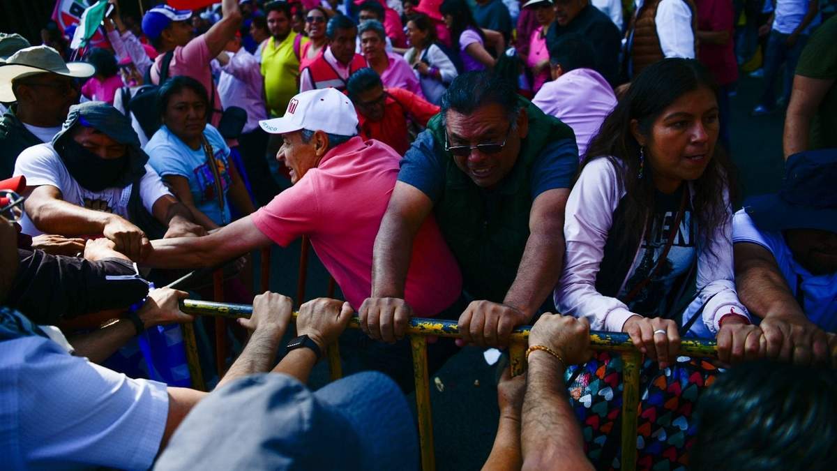 Trifulca en la marcha de la "marea rosa"