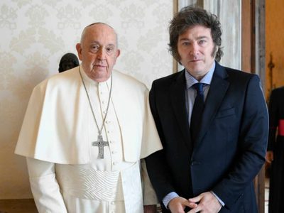 Tras la muerte de Francisco, Milei suspendió el arranque de la campaña electoral