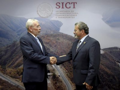 AMLO designa al militar Carlos Ignacio Velázquez Tiscareño como nuevo director del AICM