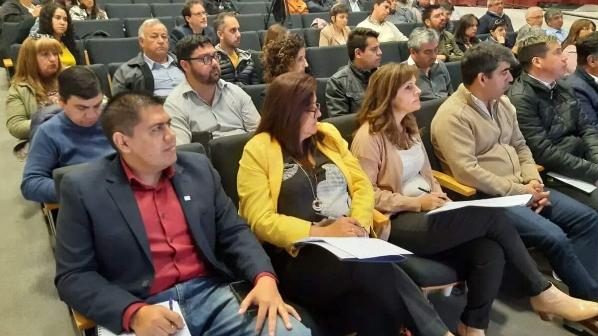 Autoridades presentes en el encuentro. Fuente: (Twitter)