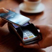 Billeteras virtuales vs. bancos: quién ofrece mejor rendimiento para tu dinero