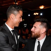 "¿Qué mirás, bobo?": Cristiano Ronaldo imitó a Lionel Messi en un video viral