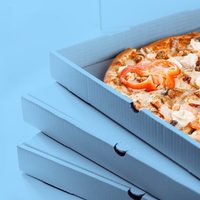 Con una caja de pizza vacía y un tacho viejo de pintura, armá este fabuloso organizador para poner en tu habitación