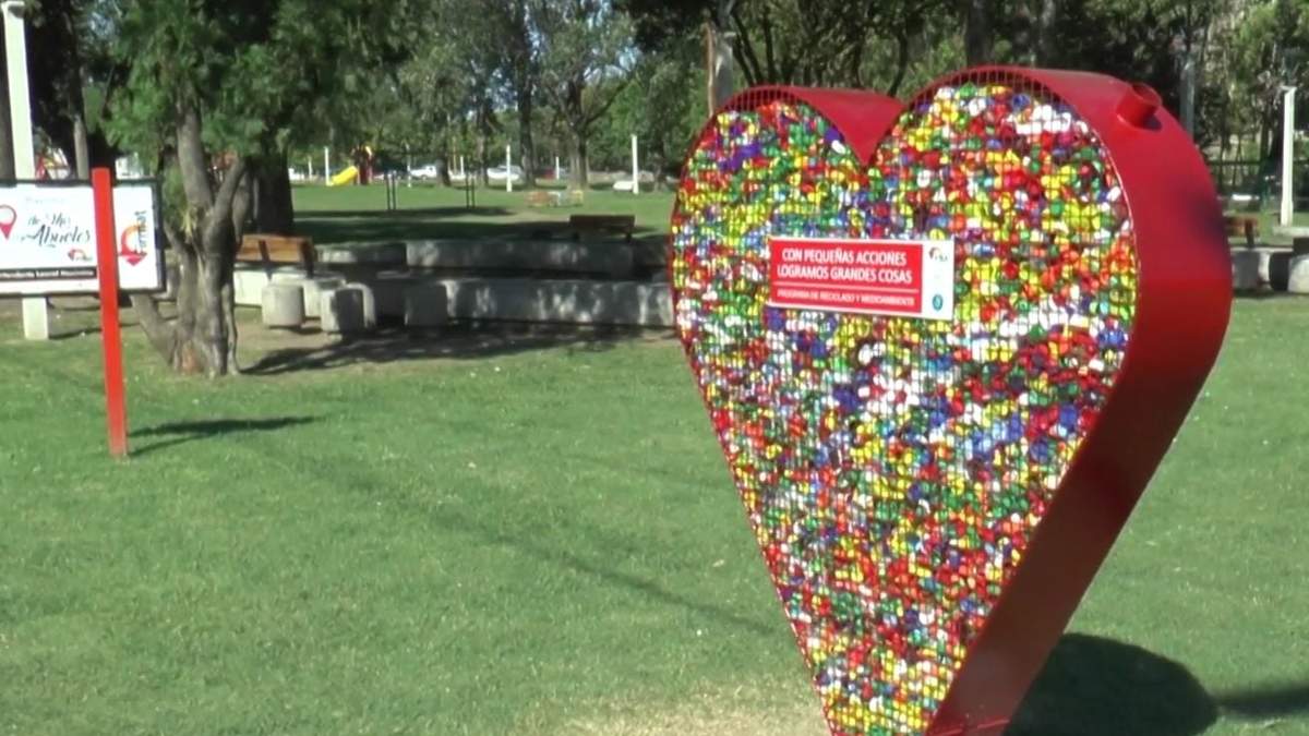 Corazón de tapitas. Fuente: (Twitter)