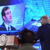 AMLO exhibe audio de 2015 en el que Lorenzo Córdova se burla de indígenas (Video)