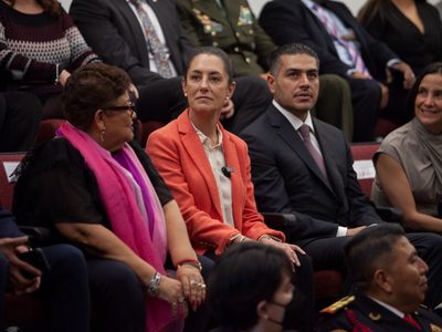 Fiscalía de la CDMX anuncia acuerdo con el padre de las jóvenes que cayeron a una alcantarilla