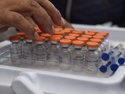 Vacunas de Sinovac y Pfizer no son efectivas para combatir Ómicron, revela estudio