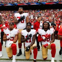 La NFL desafía a Trump: no obligará a jugadores a estar de pie durante el himno