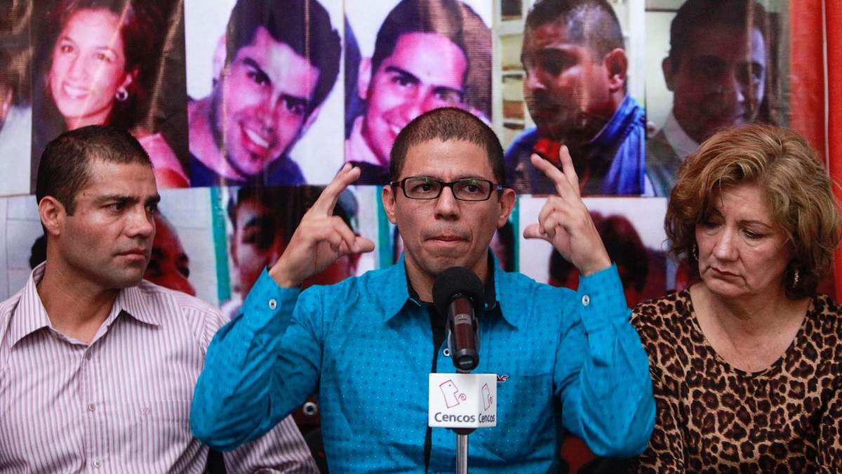 Conferencia de prensa de Juan Carlos y Alejandro Cortez Vallarta, sobrinos de Isrrael Vallarta Cisneros