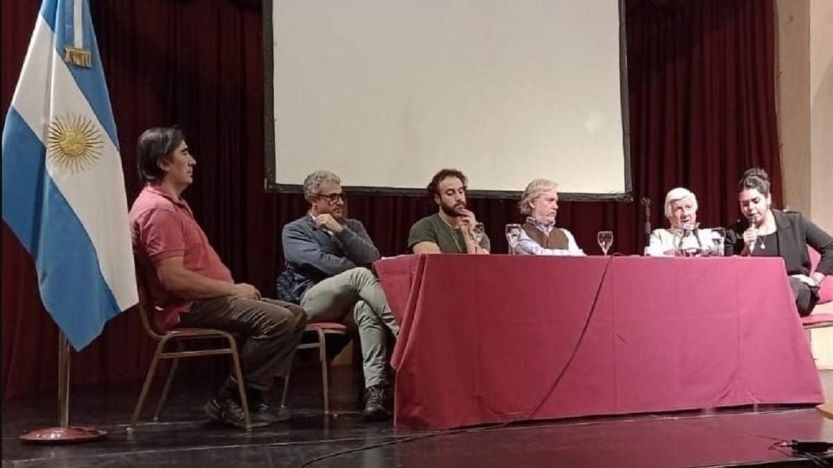 Reunión de vecinos de Comunidad Angostura. Fuente: (Noticias de Bariloche)