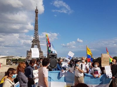 Argentinos en París repudiaron el viaje de Mauricio Macri a Francia