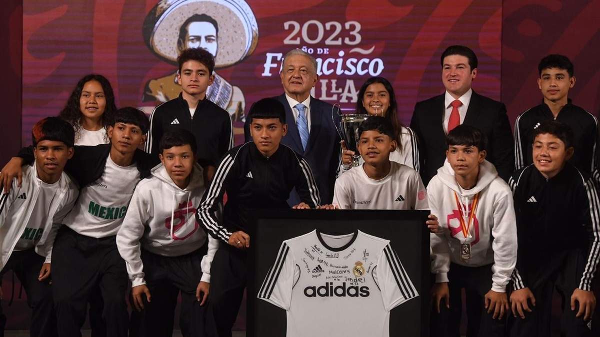 El equipo con el mandatario en Palacio Nacional