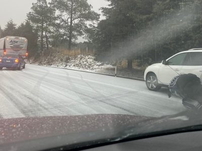 Se registra granizada en la México-Cuernavaca y provoca varios choques