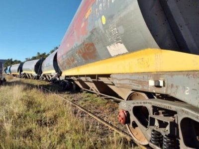 Rosario: un ferrocarril de carga y pasajeros sufrió un descarrilamiento en la Ruta Nacional 33