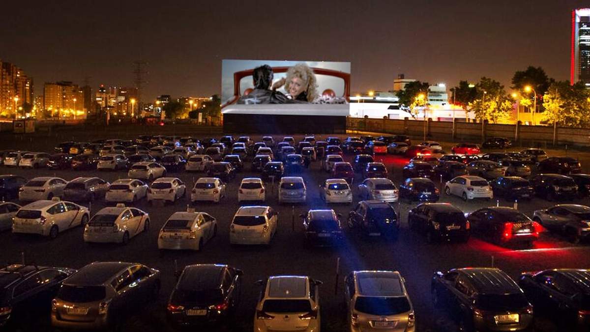 Autocine. Fuente: (Twitter)