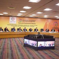 Gobernadores de Morena defienden propuesta de AMLO en arranque de Parlamento de Reforma Eléctrica