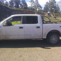 Comando enfrenta a militares y policías en Chihuahua; abandona armas y vehículo