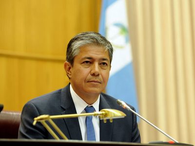 Rolando Figueroa impulsa el acceso a Becas para los jóvenes