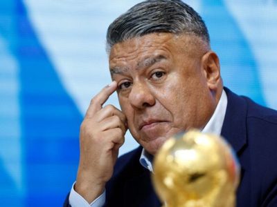 El Gobierno denunció a un financista cercano a Chiqui Tapia por lavado de dinero y evasión