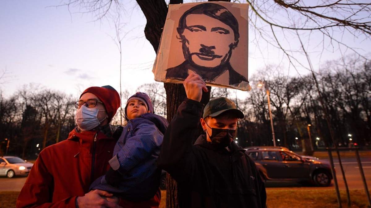 Una protesta contra la invasión rusa de Ucrania