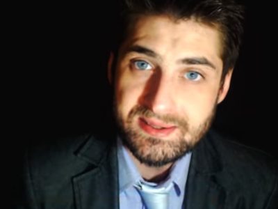 Tremendo: el youtuber que amenazó a Cristina Kirchner tiene una foto autografiada por Videla