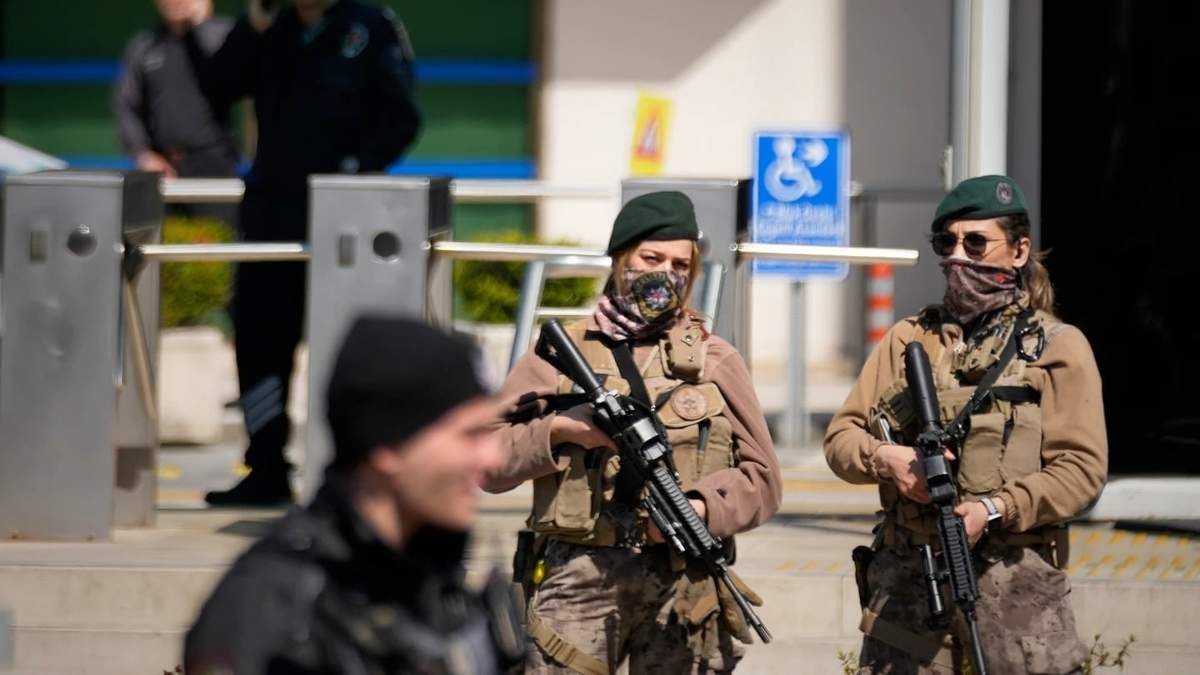 Hombres armados atacan a la policía del edificio que alberga el consulado israelí en Estambul