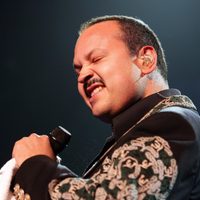 Así reaccionó Pepe Aguilar ante las muestras de afecto en una fecha especial