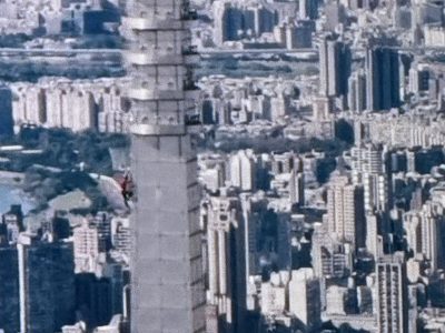 El escalador Alex Honnold llega a la cima del rascacielos Taipei 101 sin cuerdas (Video)