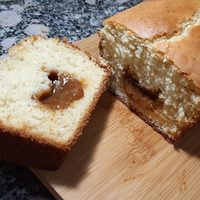 Budín relleno de dulce de leche: fácil y tentador, la receta que vas a querer comer todos los días en la merienda