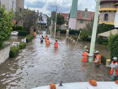 Se inunda Tequisquiapan por desbordamiento de la presa Centenario; activan Plan DN-III