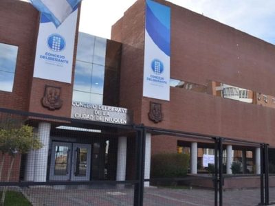 Concejales de Neuquén proponen instalar semáforos con sonido en esquinas de la capital