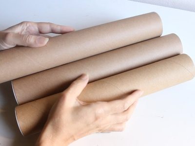 Con solo 1 caja y unos tubos de cartón: creá este coqueto y brillante organizador para tu pieza u oficina