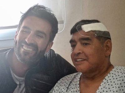 En medio del juicio por Maradona: el premio que recibió Leopoldo Luque, su médico acusado