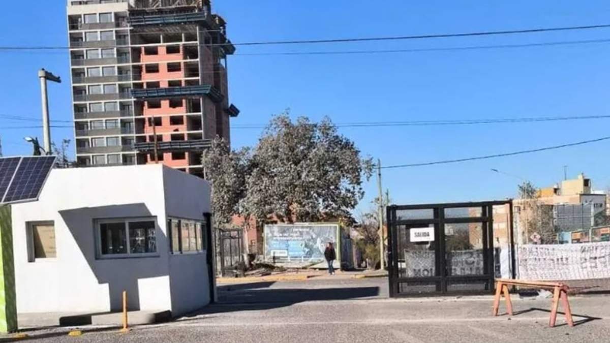 El predio de la Univesidad de donde escapó la pareja alcoholizada. Fuente: (Facebook)