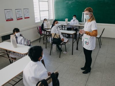 Más del 70% de los alumnos asistió al primer día de clases presenciales en San Juan