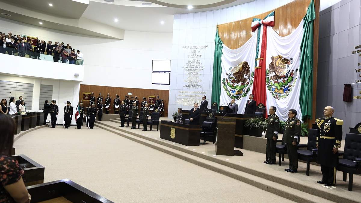 Devela gobernador letras de oro en el Congreso de Tamaulipas por el bicentenario del Colegio Militar
