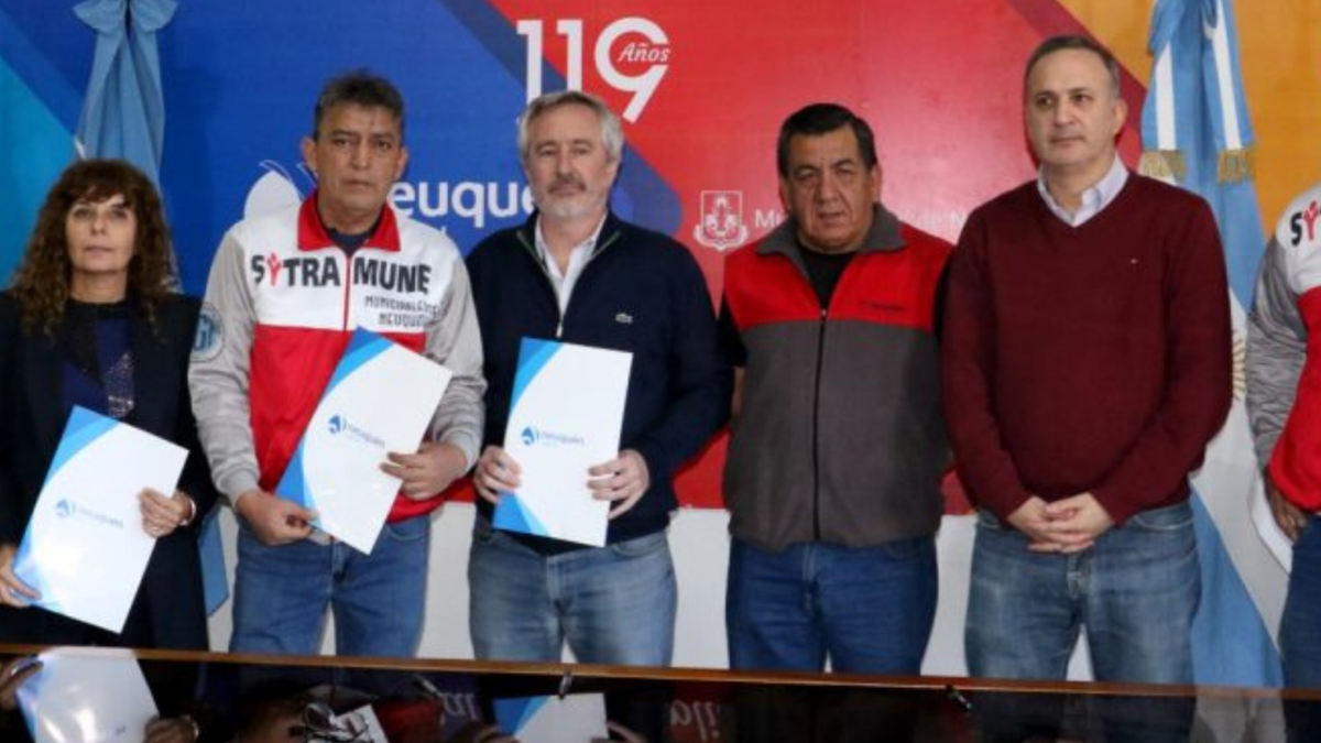 La Municipalidad de Neuquén y el Sindicato de Trabajadores Municipales de Neuquén (Sitramune) suscribieron en mayo el acta acuerdo que contempla actualizaciones desde abril hasta marzo de 2025. Fuente: (Municipalidad de Neuquén)