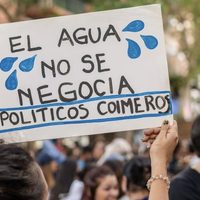 La oposición se sumó a la marcha contra la minería