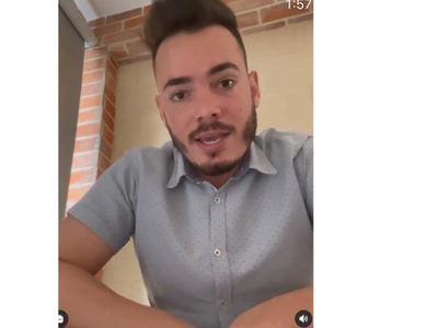 Sandro, nieto de Fidel Castro, se disculpa luego de presumir viaje en un Mercedes Benz