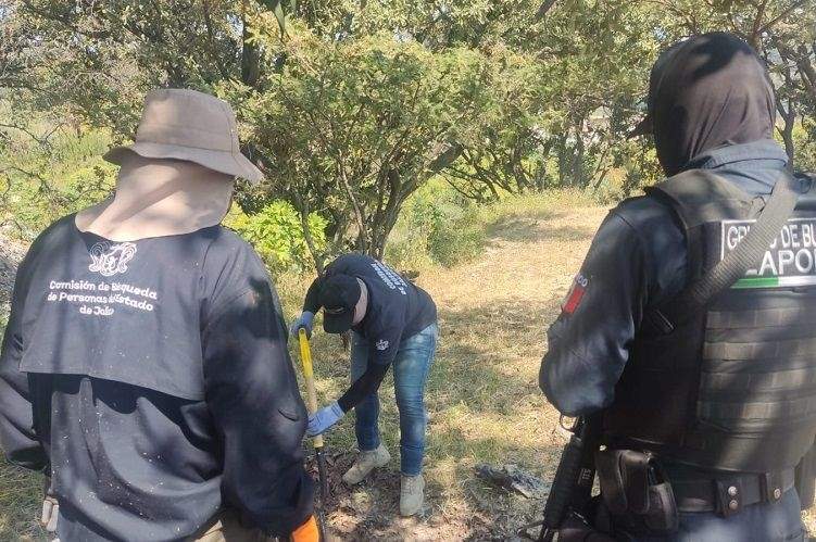 Fosas en la colonia Brisas de la Primavera, en Zapopan