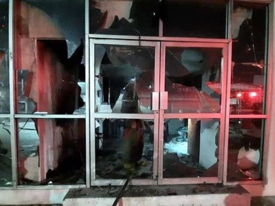 Chiapas: encapuchados atacan con bombas molotov la sede del instituto electoral
