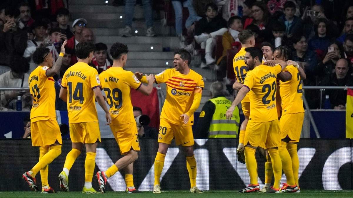 El excolchonero Joao Félix encabezó con un tanto la goleada del Barcelona 3-0 sobre el Atlético de Madrid el domingo, con la que los azulgranas volvieron a la segunda posición en la Liga española.