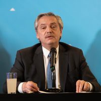 Para el Financial Times, la "política traicionera" en Argentina volvió de la mano de Fernández