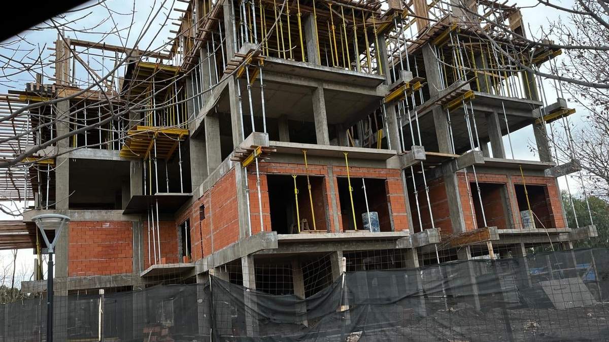 La construccion denunciada en San Patricio del Chañar. Fuente: (Diario 7)