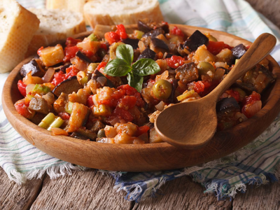 Caponata siciliana, la receta mediterranea que cualquiera puede hacer y que no vas a parar de preparar