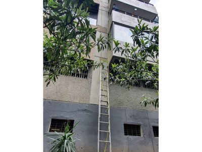 Cae andamio desde un piso 12 con todo y trabajadores en Insurgentes