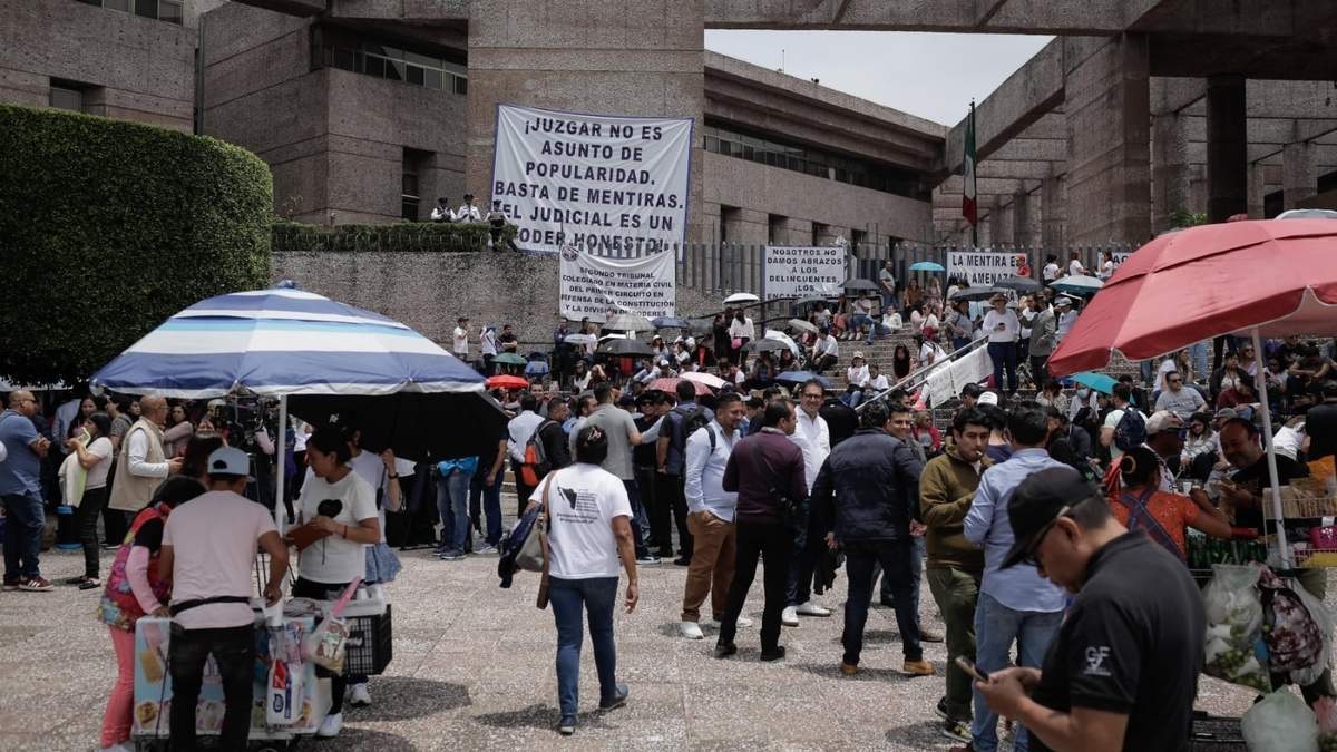Desde la madrugada los trabajadores del PJF cerraron los edificios de la institución para iniciar el paro de labores a nivel nacional en contra de la reforma judicial