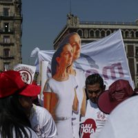 Al estilo AMLOFest, seguidores de Morena inundan el zócalo para el inicio de campaña de Sheinbaum