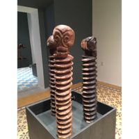 En Tzompantli, Víctor Cha’ca convierte en arte las vigas y planchas de casas colapsadas en Juchitán